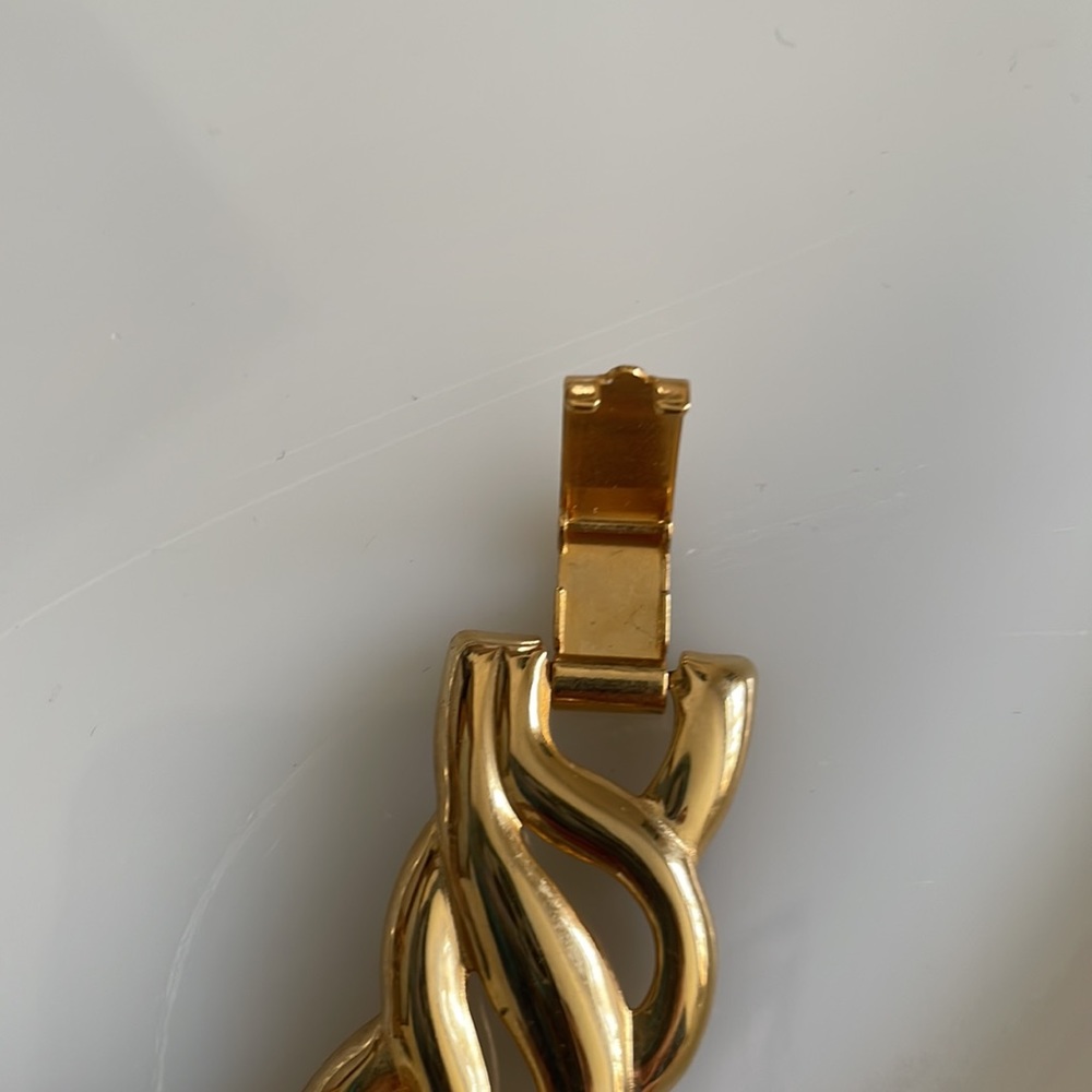 Gold Tone Collar Necklace. In Like New Condition. - Picture 5 of 5